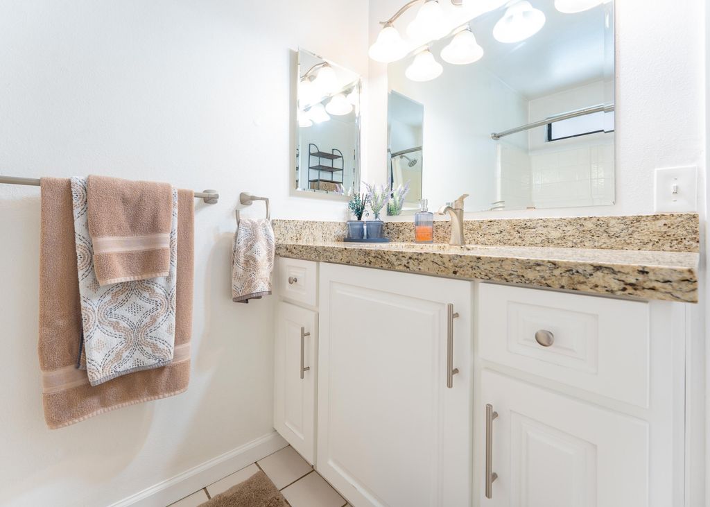 Image 11 of property listing at 10200 Wayland Court, Bakersfield, CA 93312