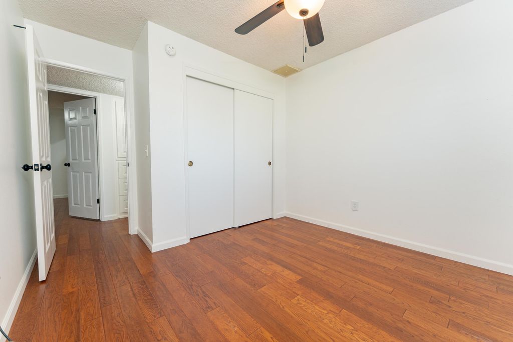 Image 14 of property listing at 10200 Wayland Court, Bakersfield, CA 93312