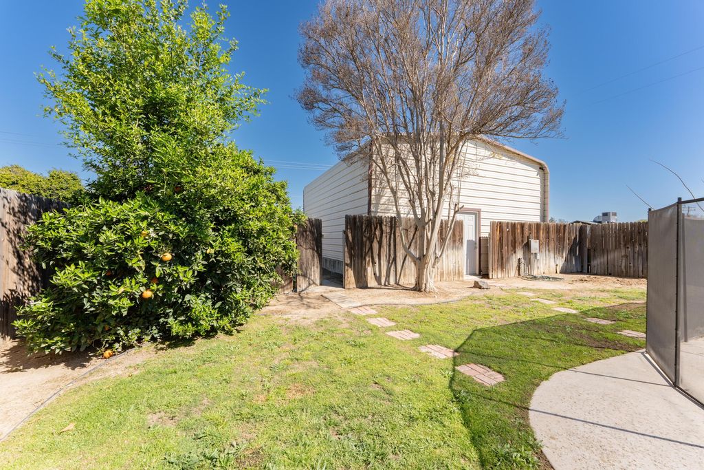 Image 19 of property listing at 10200 Wayland Court, Bakersfield, CA 93312