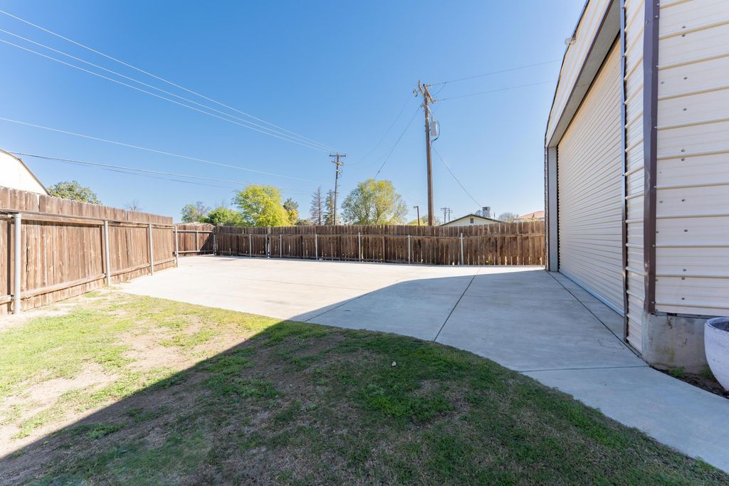 Image 22 of property listing at 10200 Wayland Court, Bakersfield, CA 93312