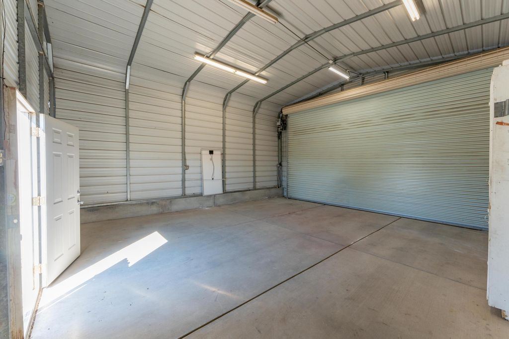 Image 24 of property listing at 10200 Wayland Court, Bakersfield, CA 93312