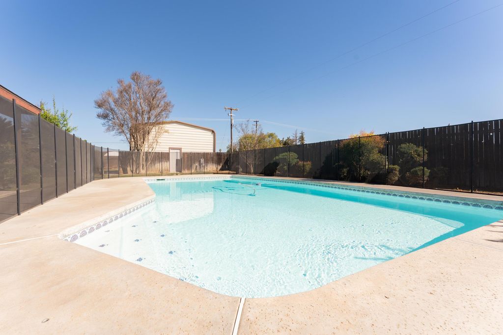 Image 25 of property listing at 10200 Wayland Court, Bakersfield, CA 93312