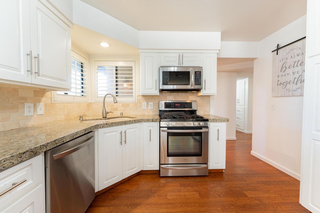 Image 8 of property listing at 10200 Wayland Court, Bakersfield, CA 93312