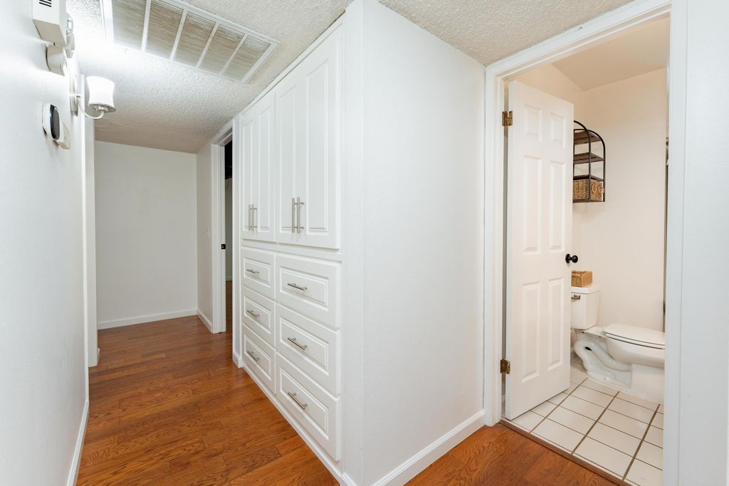 Image 9 of property listing at 10200 Wayland Court, Bakersfield, CA 93312