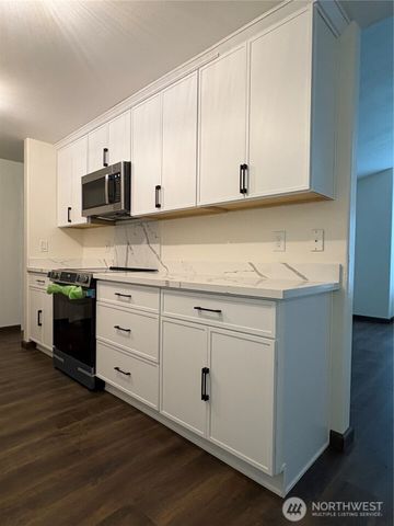 22290 Veteran Street NE, Poulsbo, WA 98370