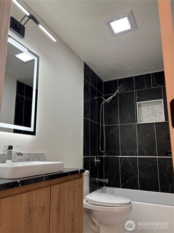 22290 Veteran Street NE, Poulsbo, WA 98370