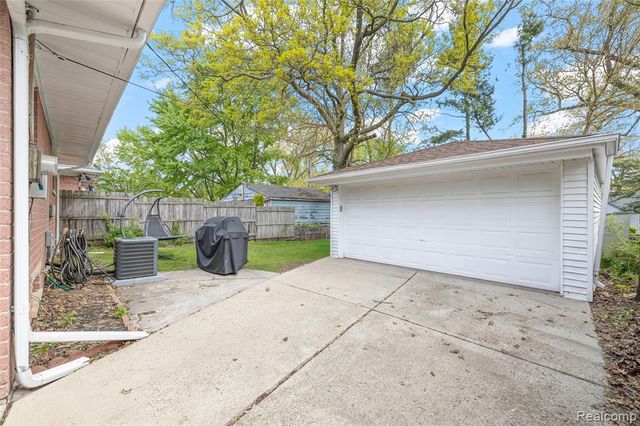 6016 N Berry Street, Westland, MI 48185