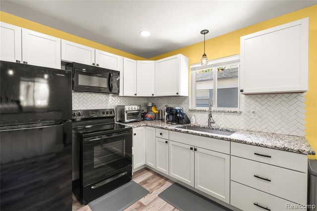 6016 N Berry Street, Westland, MI 48185