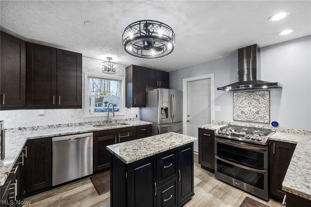 547 Cove Beach Avenue, Sheffield Lake, OH 44054