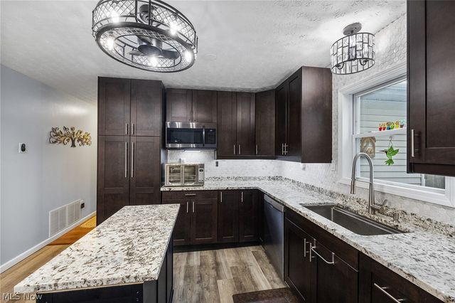 547 Cove Beach Avenue, Sheffield Lake, OH 44054