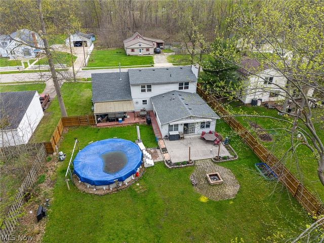 547 Cove Beach Avenue, Sheffield Lake, OH 44054