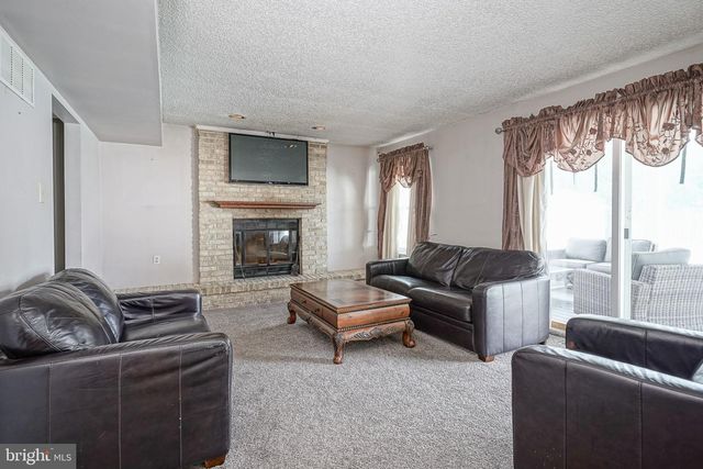 63 OLYMPIA LN, Sicklerville, NJ 08081