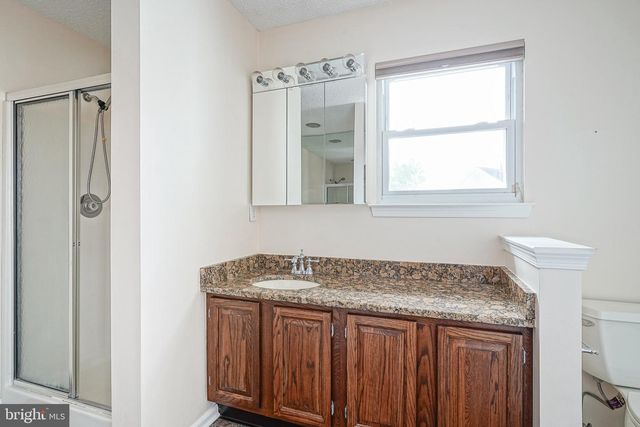 63 OLYMPIA LN, Sicklerville, NJ 08081