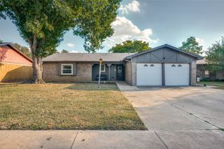 2012 Norfolk Drive, Arlington, TX 76015