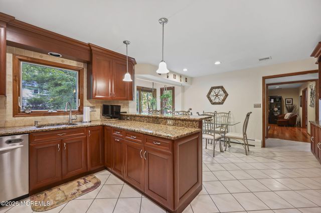 42 Saupe Drive, Manalapan, NJ 07726