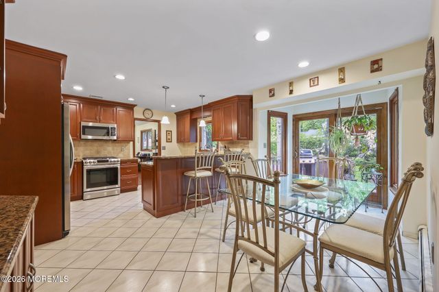 42 Saupe Drive, Manalapan, NJ 07726