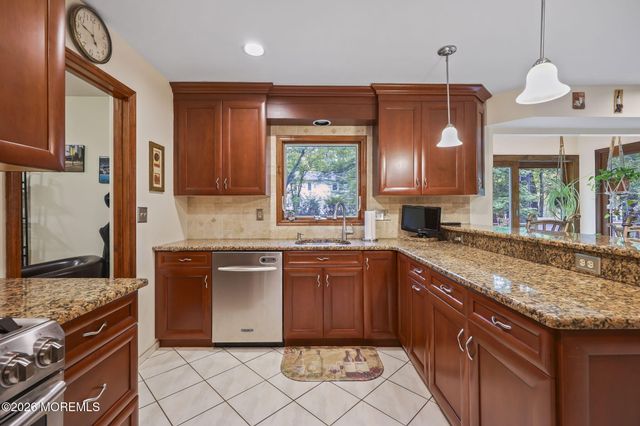 42 Saupe Drive, Manalapan, NJ 07726