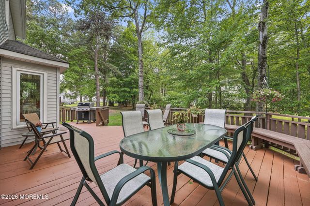42 Saupe Drive, Manalapan, NJ 07726