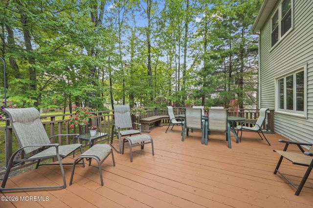 42 Saupe Drive, Manalapan, NJ 07726