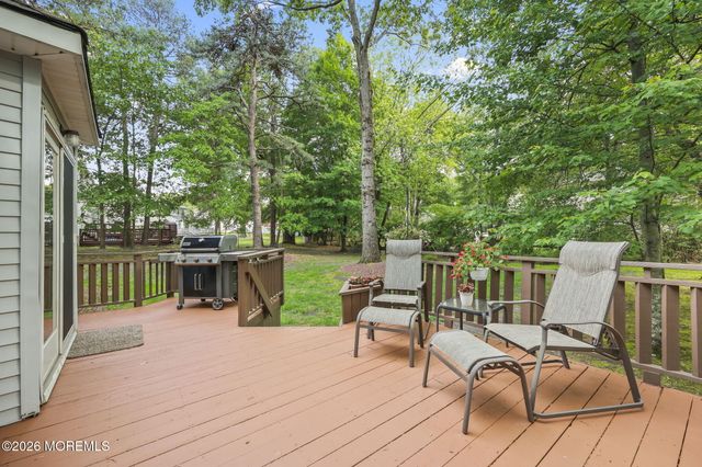 42 Saupe Drive, Manalapan, NJ 07726