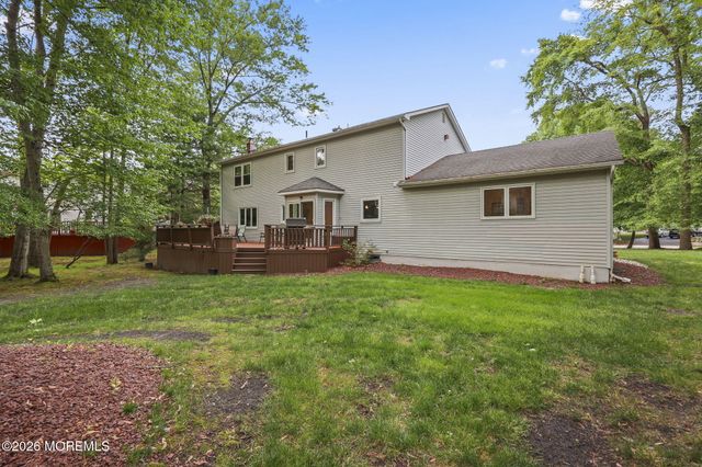 42 Saupe Drive, Manalapan, NJ 07726