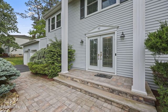 42 Saupe Drive, Manalapan, NJ 07726