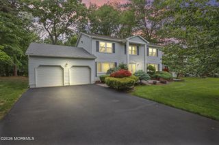 42 Saupe Drive, Manalapan, NJ 07726