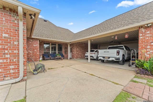 10350 Crooked Creek Ln, Denham Springs, LA 70726