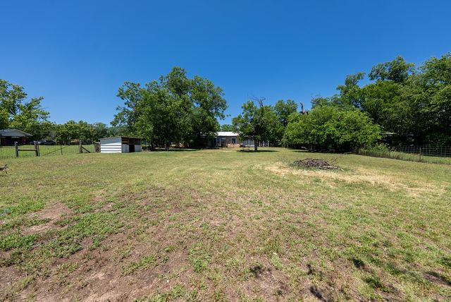 414 W Roberts Street, Gorman, TX 76454