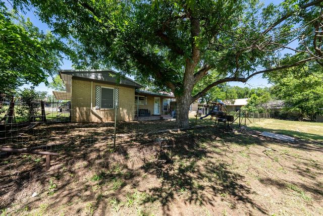 414 W Roberts Street, Gorman, TX 76454