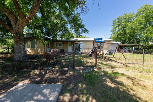 414 W Roberts Street, Gorman, TX 76454