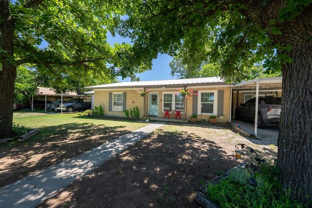 414 W Roberts Street, Gorman, TX 76454