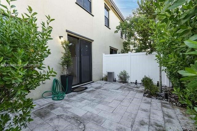 10301 W 32nd Lane, Hialeah, FL 33018