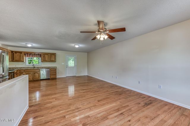 231 Valley Crest Drive, Mount Carmel, TN 37645