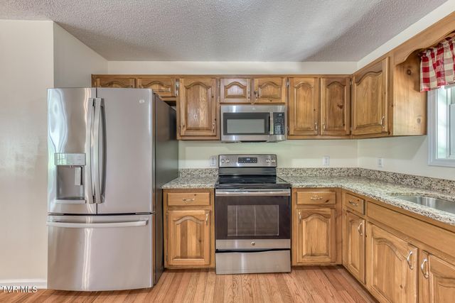 231 Valley Crest Drive, Mount Carmel, TN 37645