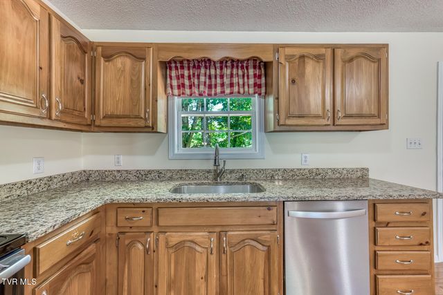 231 Valley Crest Drive, Mount Carmel, TN 37645