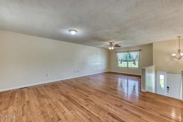 231 Valley Crest Drive, Mount Carmel, TN 37645