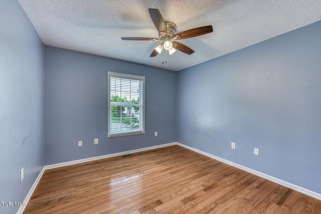 231 Valley Crest Drive, Mount Carmel, TN 37645