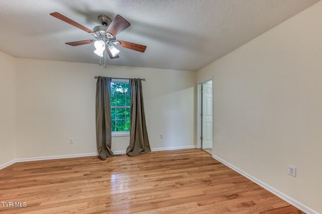 231 Valley Crest Drive, Mount Carmel, TN 37645