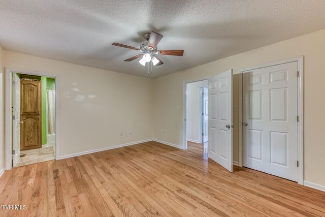 231 Valley Crest Drive, Mount Carmel, TN 37645