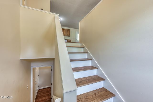 231 Valley Crest Drive, Mount Carmel, TN 37645