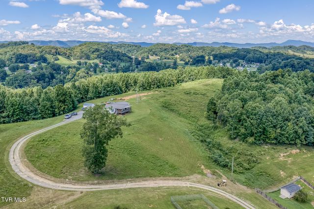 231 Valley Crest Drive, Mount Carmel, TN 37645