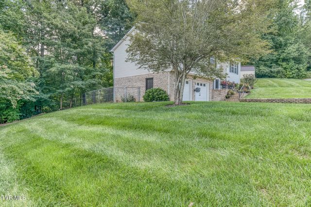 231 Valley Crest Drive, Mount Carmel, TN 37645