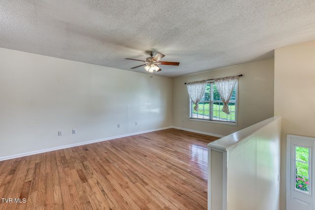 231 Valley Crest Drive, Mount Carmel, TN 37645