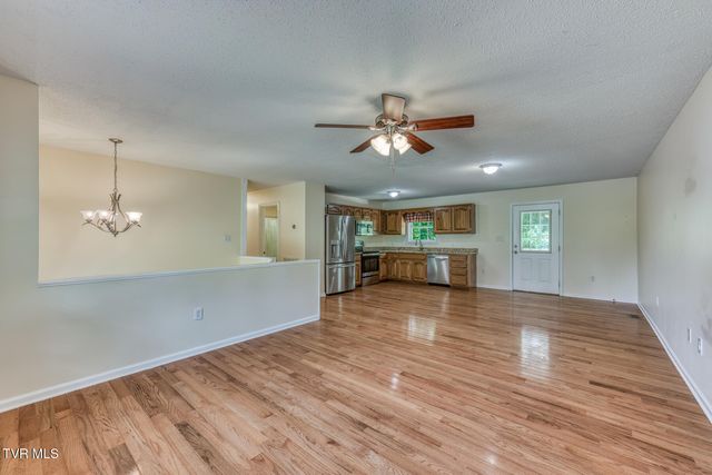 231 Valley Crest Drive, Mount Carmel, TN 37645