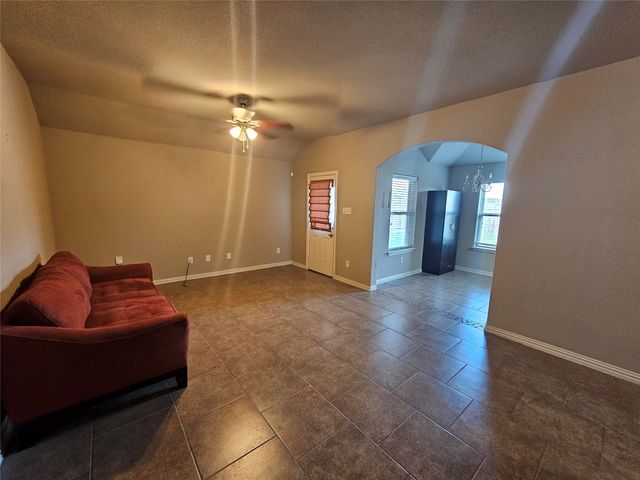 8401 Cherry Bark Lane, Fort Worth, TX 76140