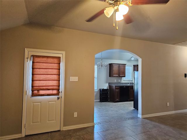 8401 Cherry Bark Lane, Fort Worth, TX 76140