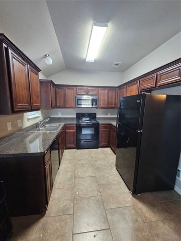 8401 Cherry Bark Lane, Fort Worth, TX 76140