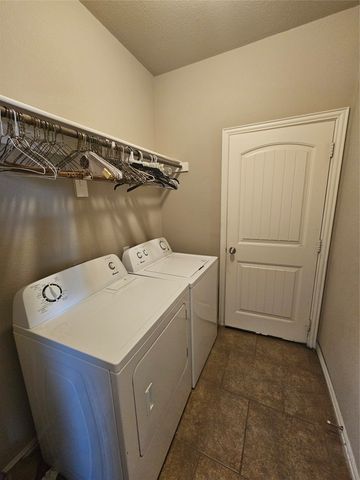 8401 Cherry Bark Lane, Fort Worth, TX 76140