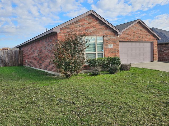 8401 Cherry Bark Lane, Fort Worth, TX 76140